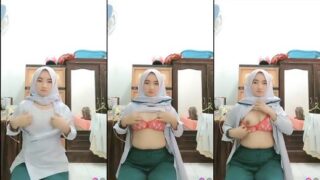 Bokep Perawat Jilbab Pamerin Uting Susu