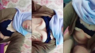 Bokep abgbugil jilbab mainin payudara hot